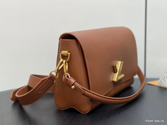 First bag ru VUITTON Soft Twist-27*19*9CM LOUIS 0711